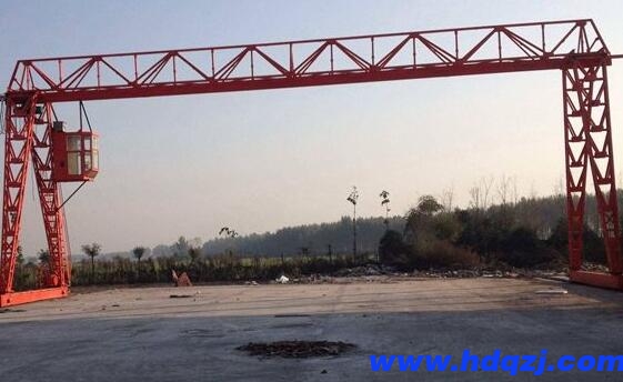山東軌道式液壓龍門吊安裝流程、注意事項及未來發(fā)展趨勢