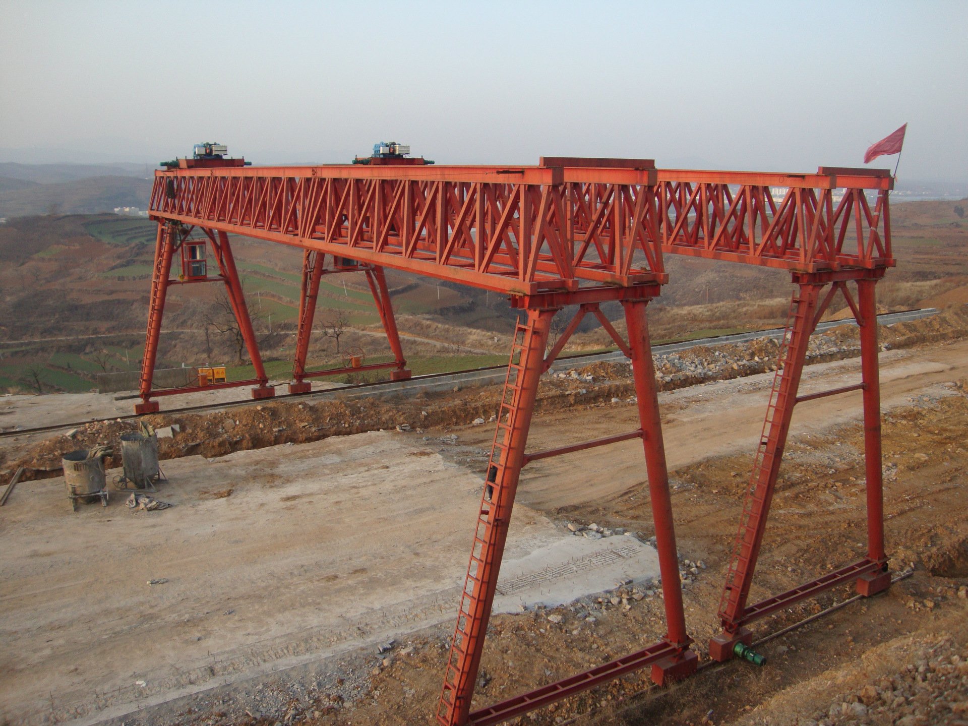 鐵路局采購(gòu)雙梁花架門式起重機(jī)