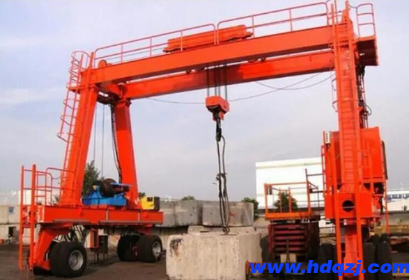移動(dòng)式龍門(mén)吊起重機(jī)結(jié)構(gòu)和特點(diǎn)