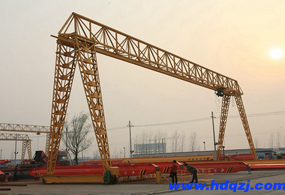 小型龍門架中的手拉葫蘆鏈條卡住了怎么辦？